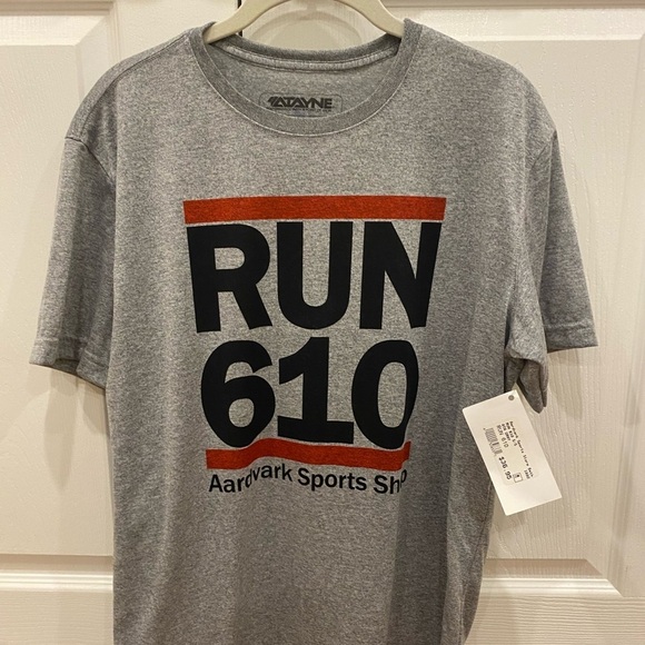 Atayne Tops - ATANYA‎ Run 610 Aardvark Sports Shop T-Shirt Performance Material Unisex Medium